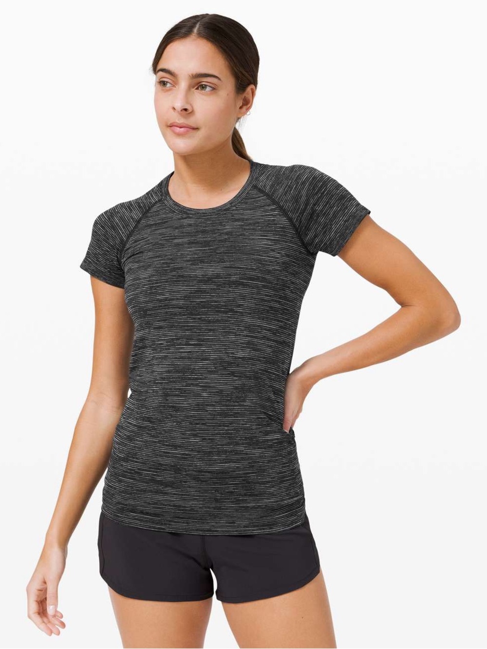 Lululemon Swiftly Tech Short Sleeve
2.0 Black white women's 4